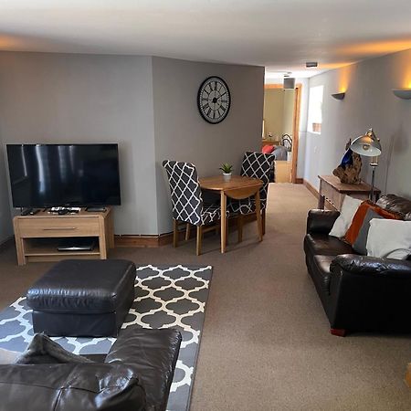 Large 2-Bed House Derbyshire Off Chatsworth Rd เชสเตอร์ฟิลด์ ภายนอก รูปภาพ