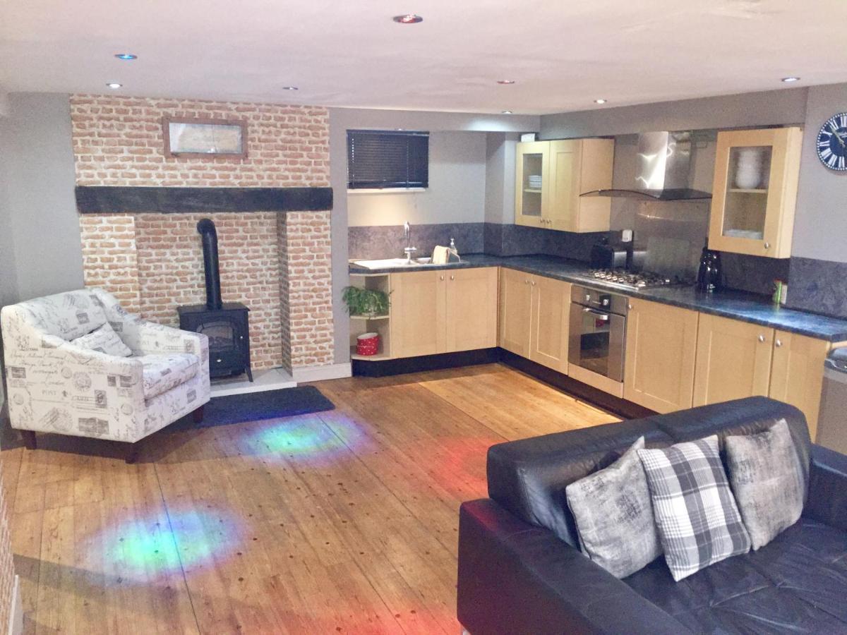 Large 2-Bed House Derbyshire Off Chatsworth Rd เชสเตอร์ฟิลด์ ภายนอก รูปภาพ